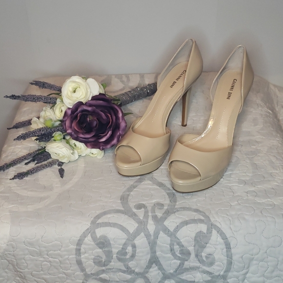 Gianni Bini Shoes - ***Price Drop***Gianni Bini Nude/Beige Stiletto